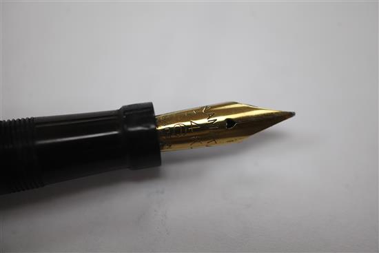 A Namiki pre-Dunhill Maki-e fountain pen, c.1925-28, 5.25in.